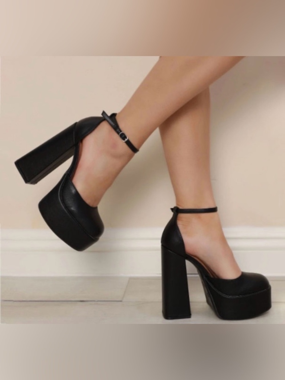 Chunky Maryjane platform heel pumps in Black